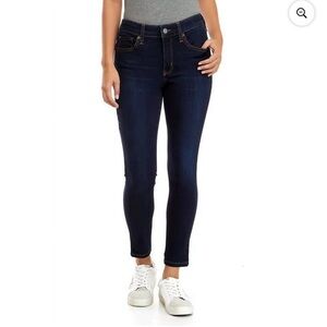 Crown & Ivy dark wash skinny jeans M077